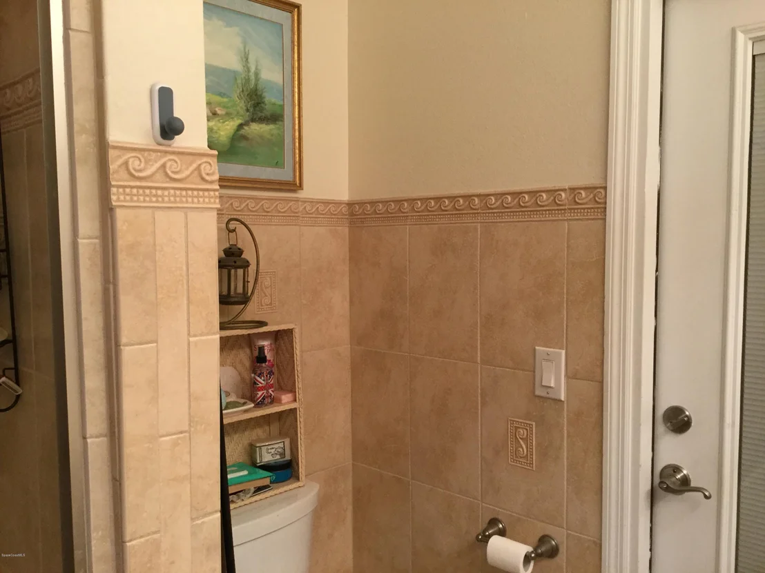 Photo of 610 N Robert Way