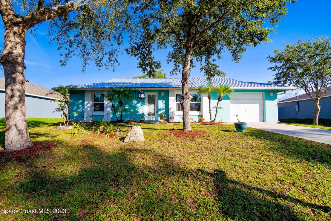 Photo of 655 Airoso Road SE