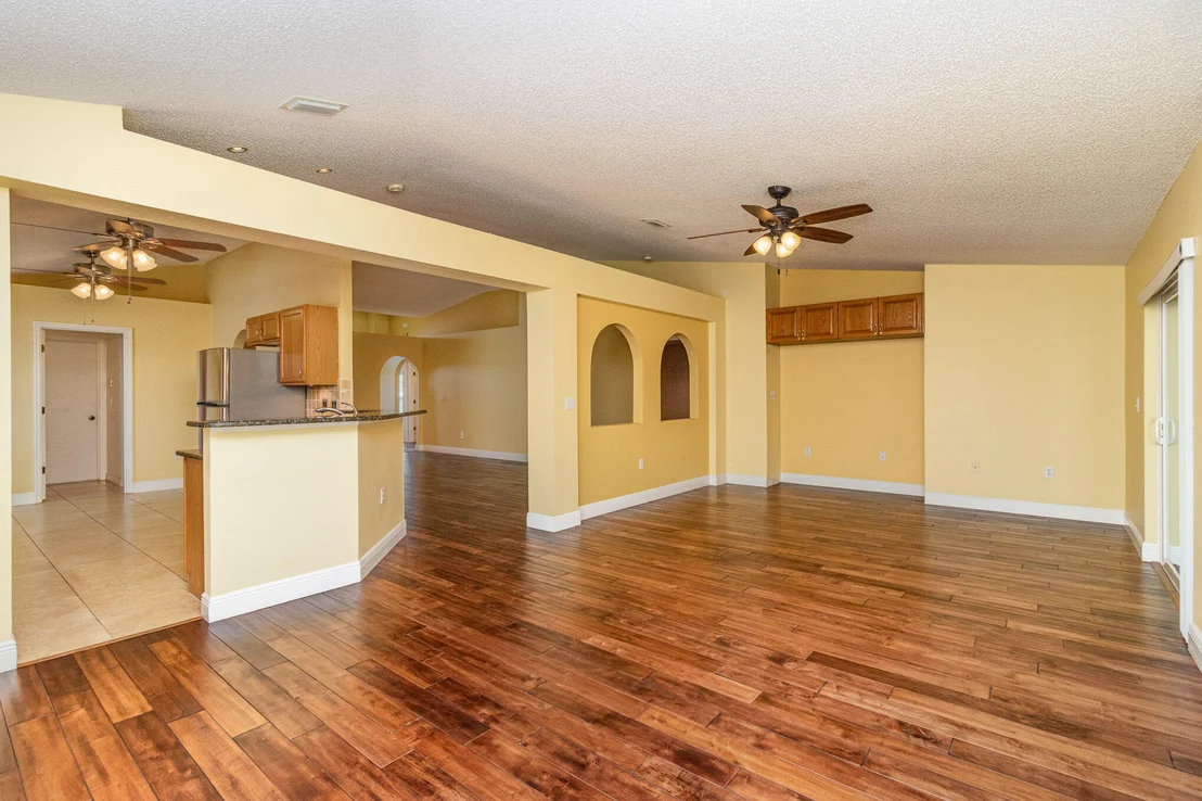 Photo of 1136 White Oak Circle