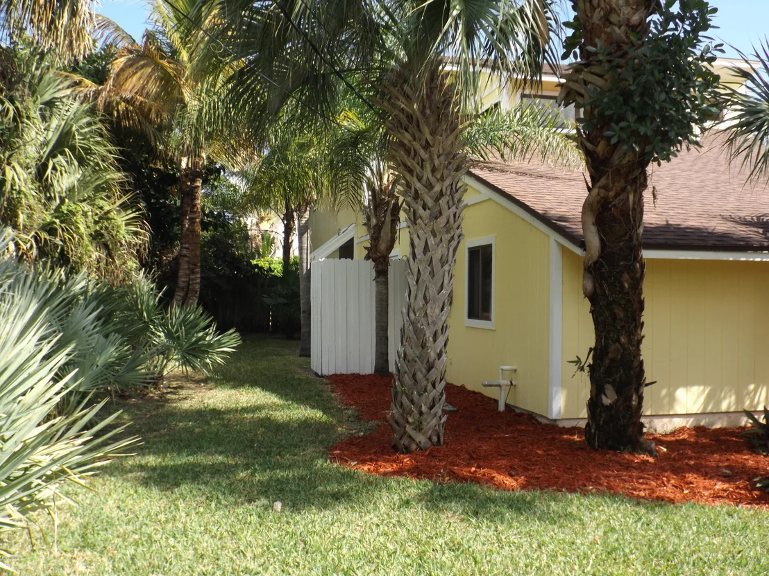 Photo of 6885 Angeles Road