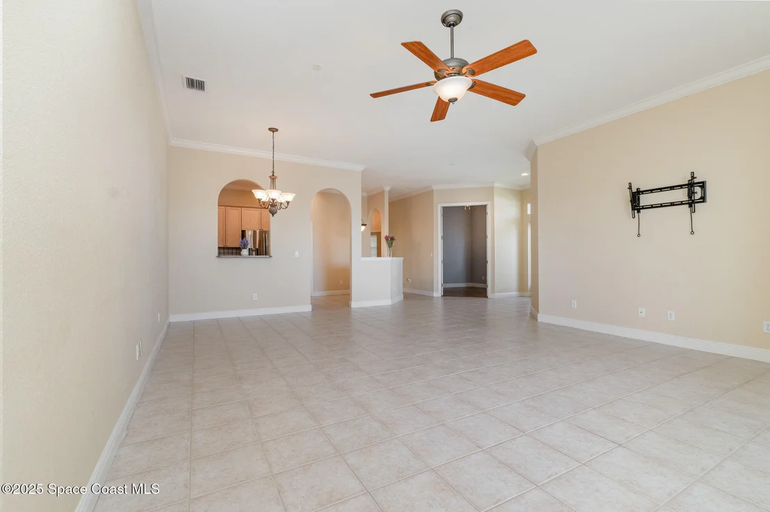 Photo of 1076 Eleuthera Drive NE