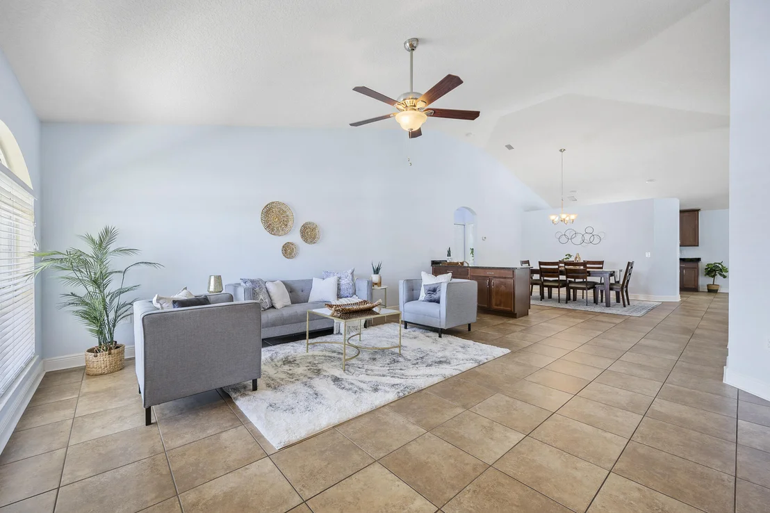 Photo of 552 Glenbrook Circle