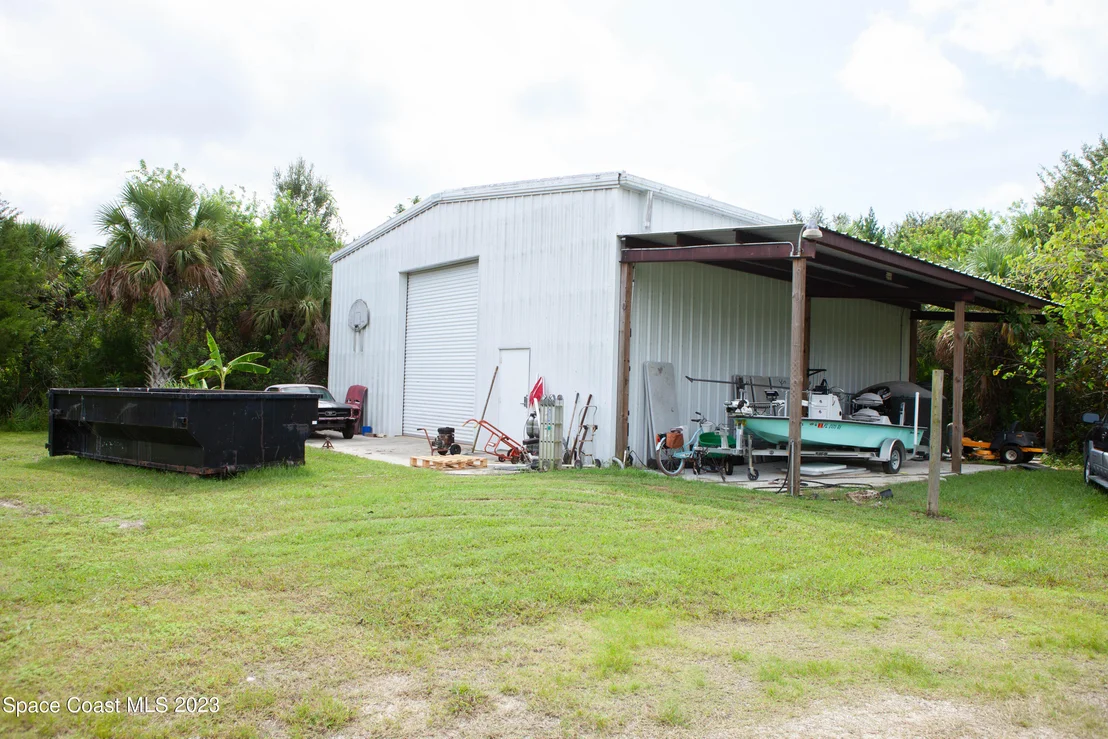Photo of 2865 Lionel Road