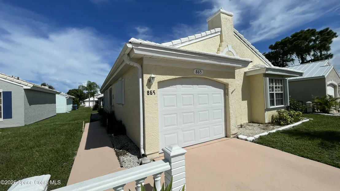 Photo of 865 Bracken Terrace NE