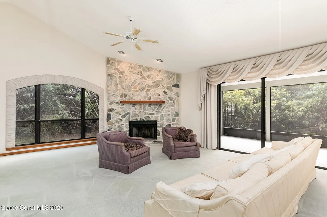 Photo of 2590 Coral Way