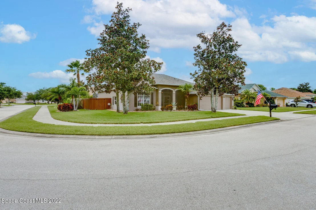 Photo of 4627 Alamanda Drive