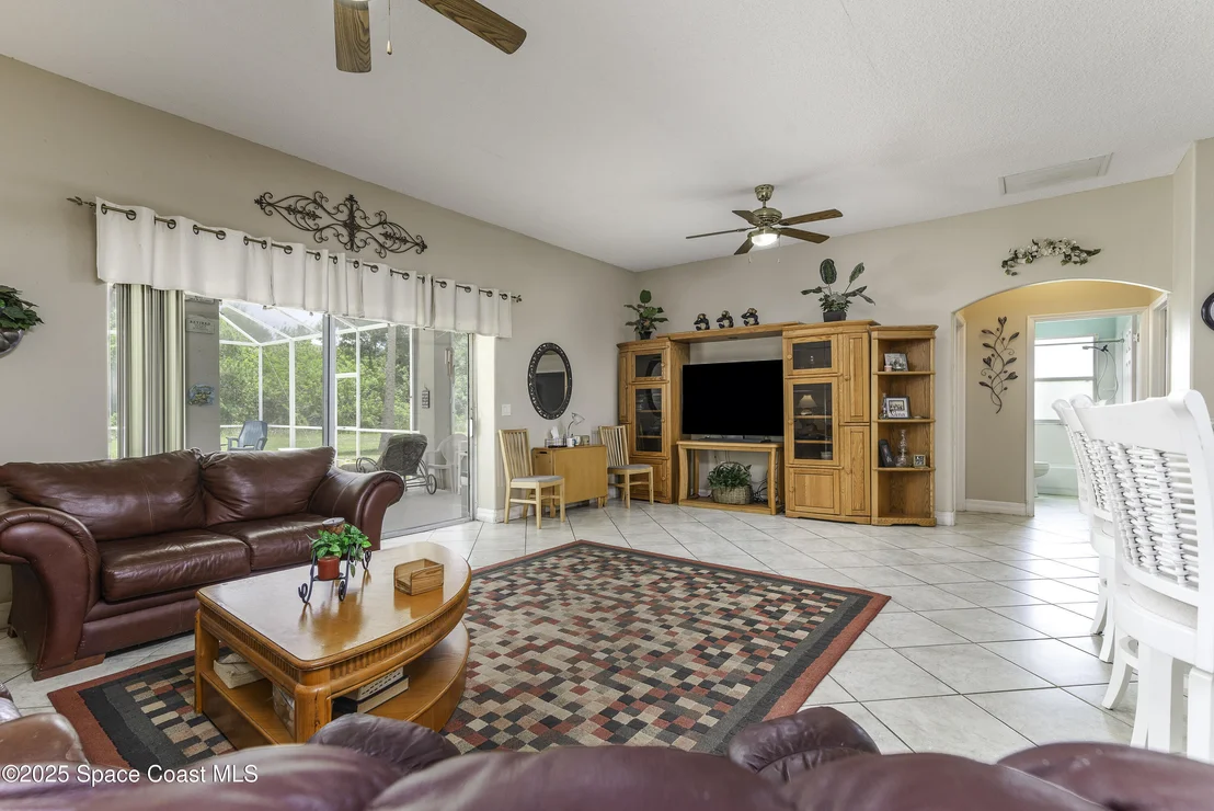 Photo of 386 Valencia Road