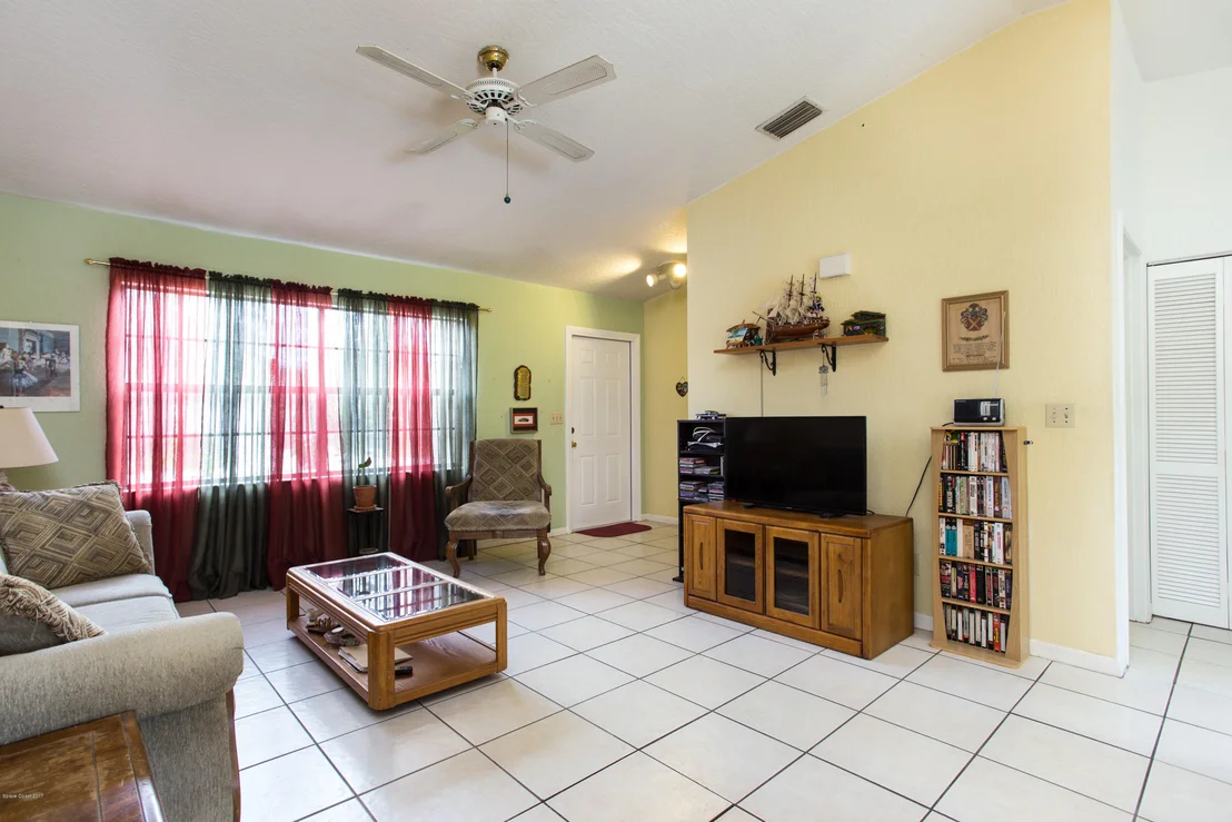 Photo of 3835 Milwaukee Avenue