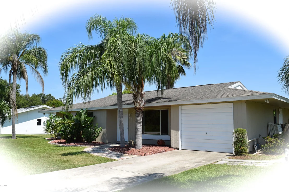 Photo of 881 Riviera Drive NE