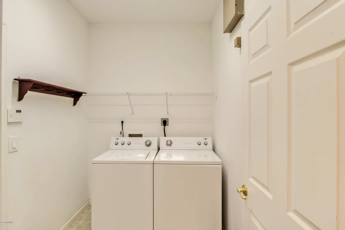 Photo of 228 SE Abernathy Circle