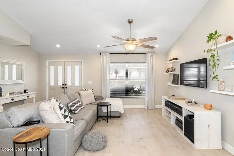 Photo of 902 Black Pine Court