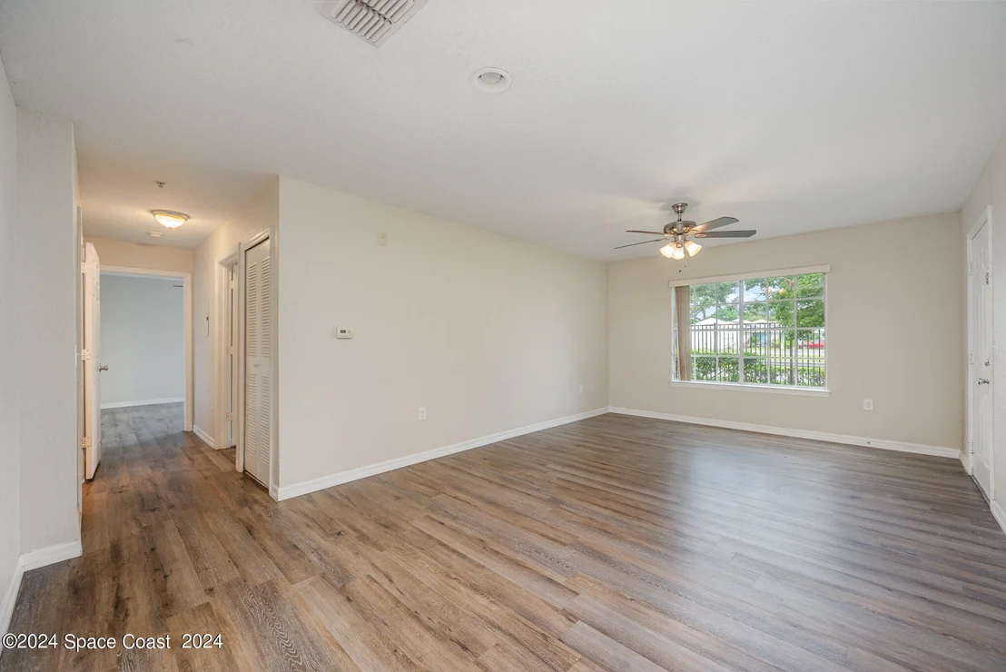 Photo of Unit 1021 at 3501 D'Avinci Way