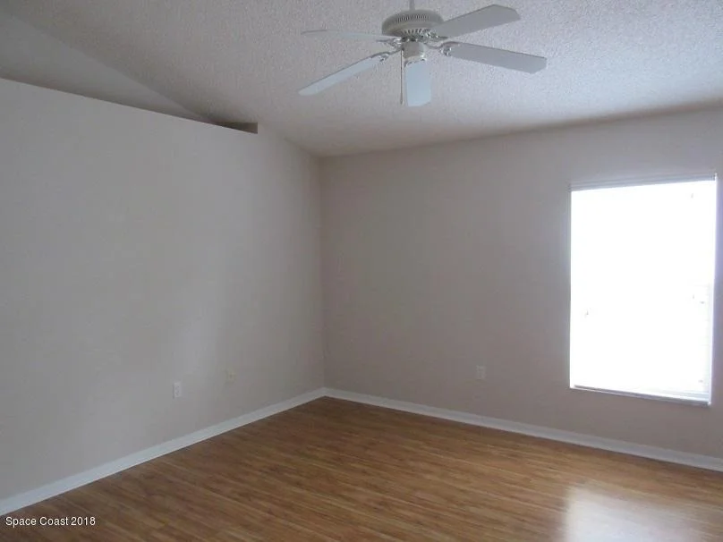 Photo of 1243 White Oak Circle