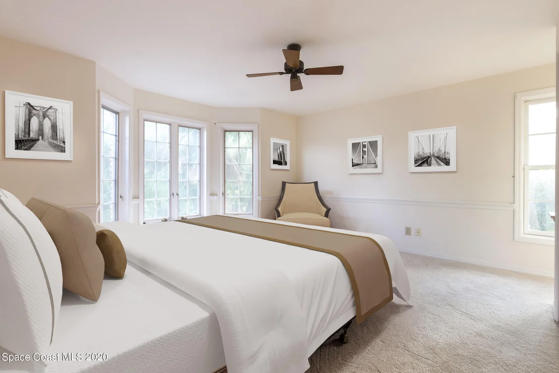 Photo of 1316 S Riverside Drive