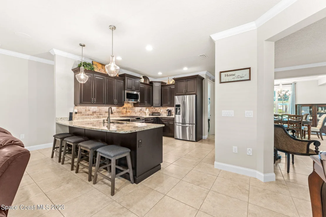 Photo of 2037 Windbrook Drive SE