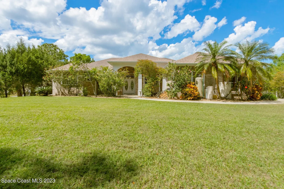 Photo of 2880 Grant Road