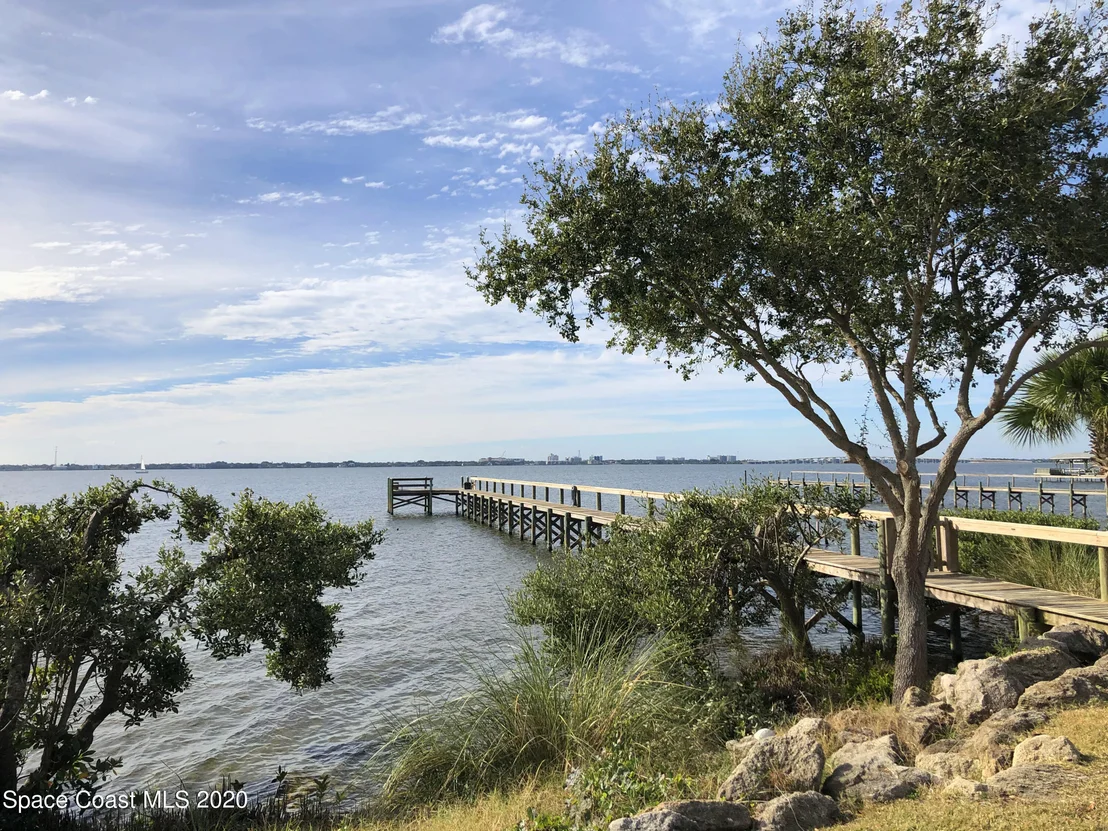 Photo of 807 Riverside Drive