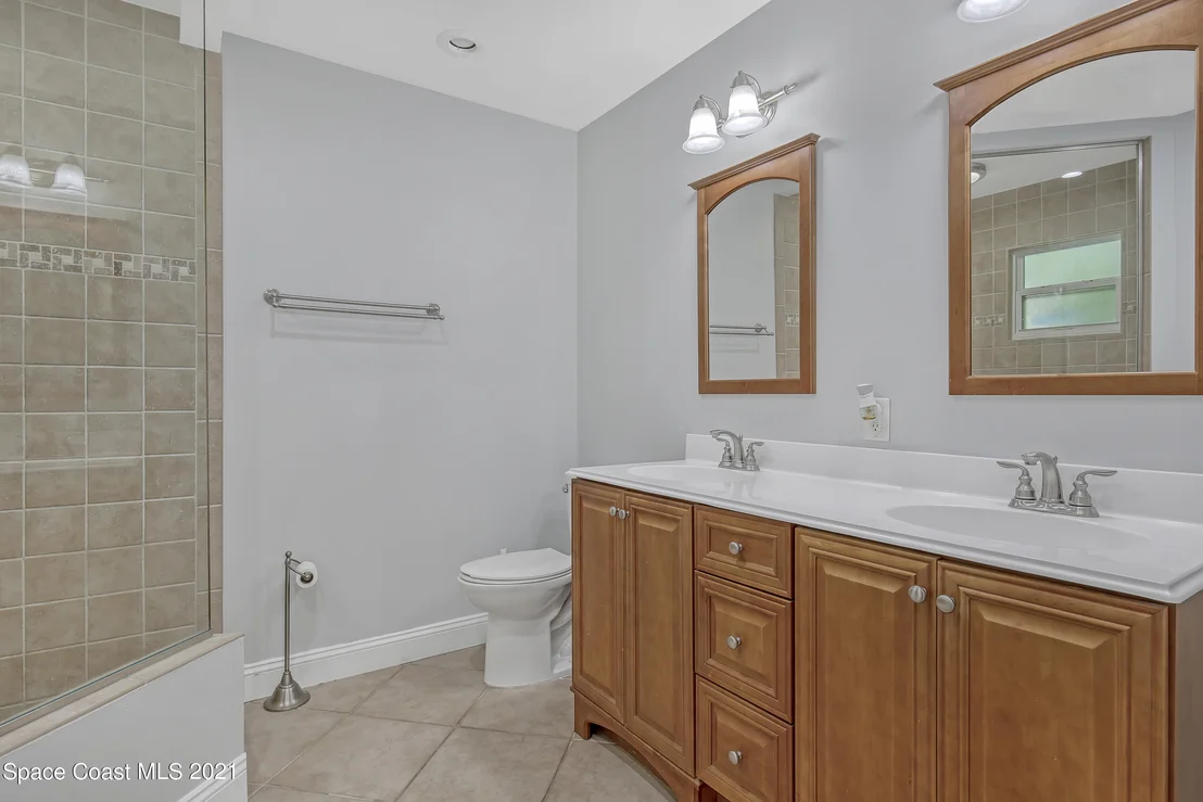 Photo of 794 White Pine Avenue