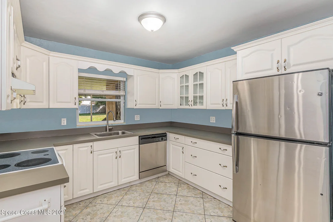 Photo of 570 Loveridge Drive