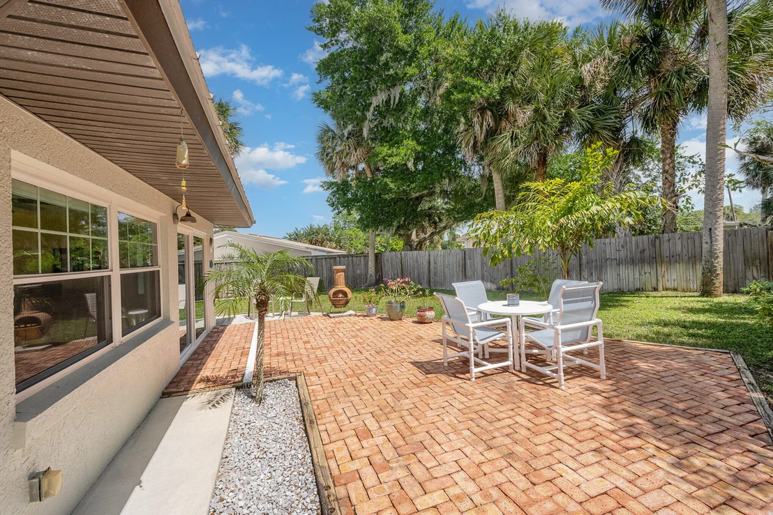 Photo of 949 W Whitmire Drive