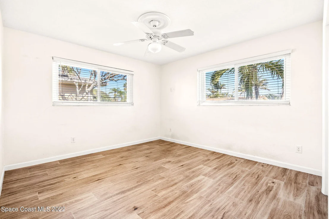 Photo of 644 N Robert Way