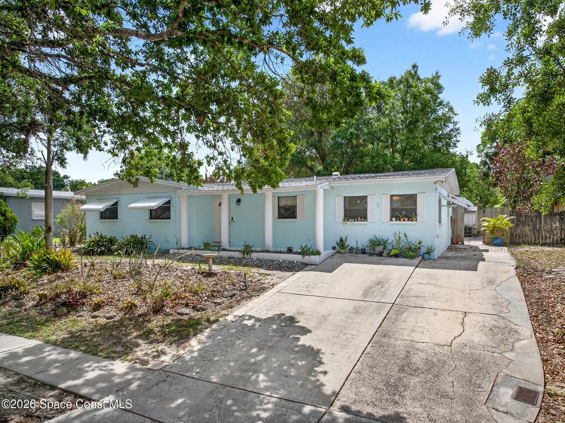 Photo of 2737 Cherbourg Road
