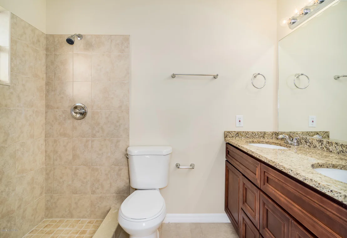 Photo of 830 Heron Road