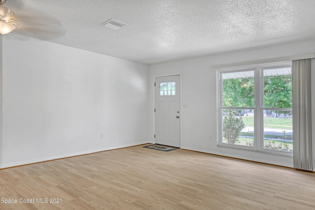 Photo of 1415 Cindy Circle NE