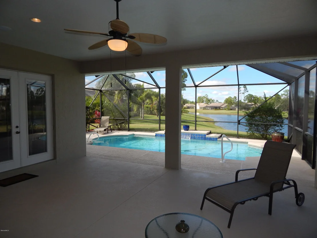 Photo of 211 SE Devlin Court