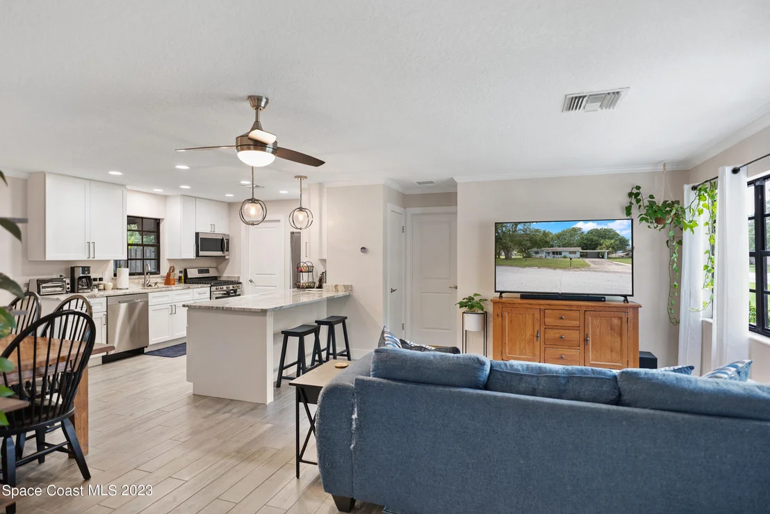 Photo of 1325 Estridge Drive