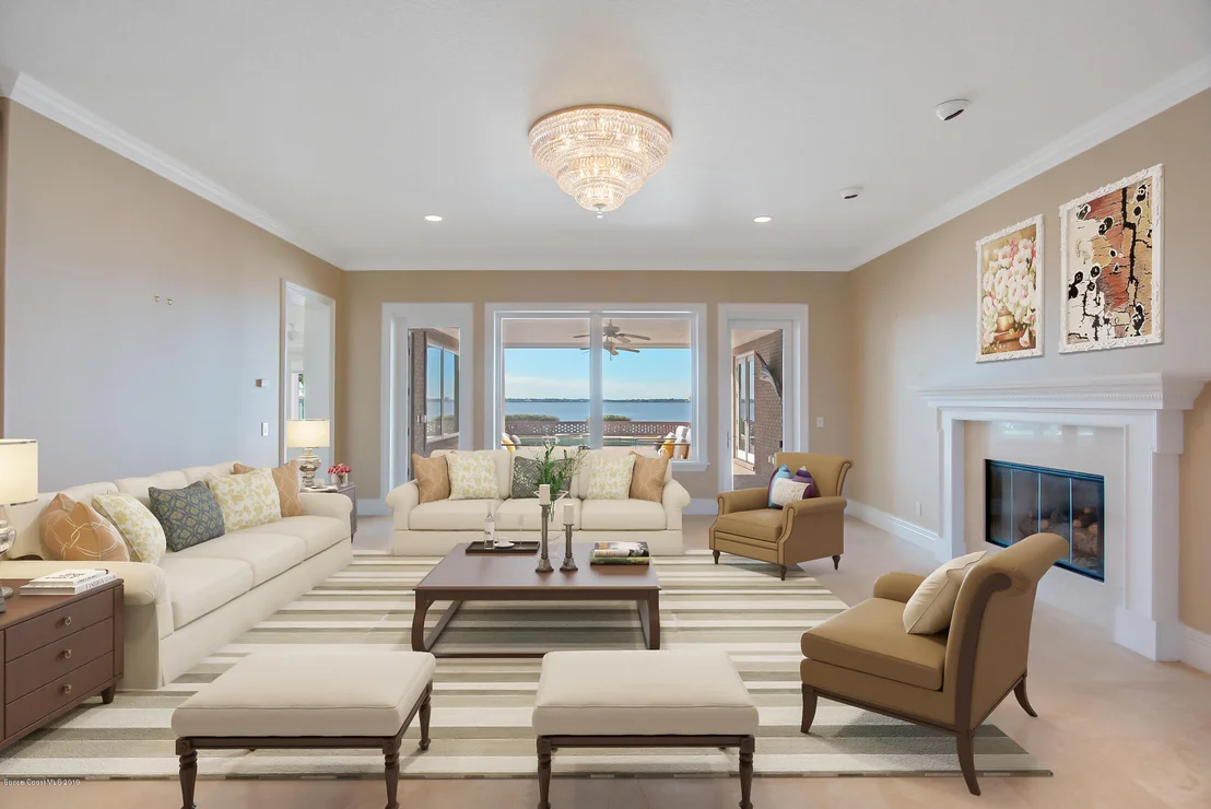 Photo of 2700 N Riverside Drive N