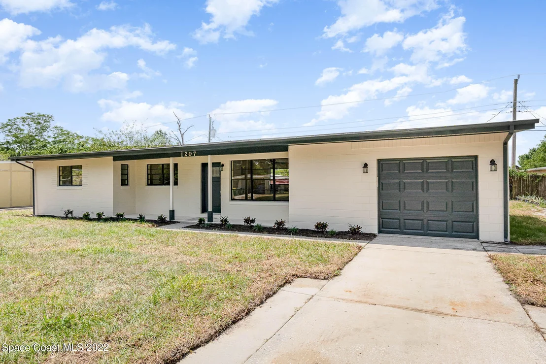 Photo of 1207 Westview Drive W