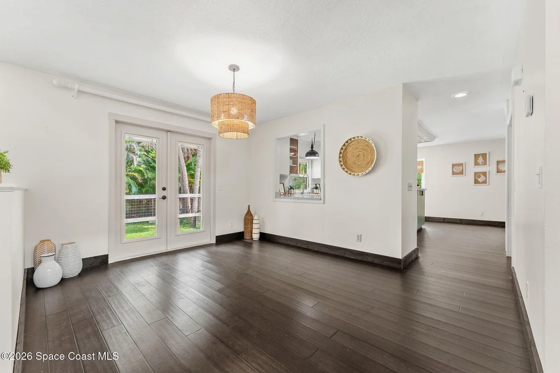 Photo of 220 Cardinal Drive