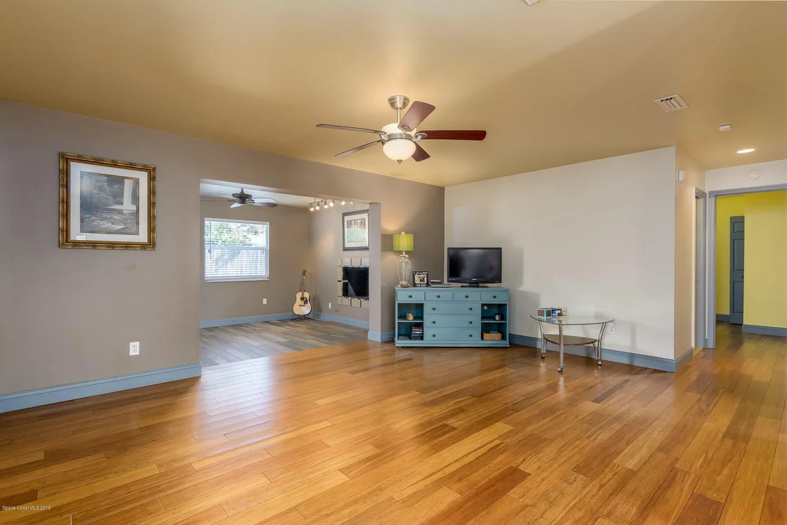 Photo of 932 Kings Post Road