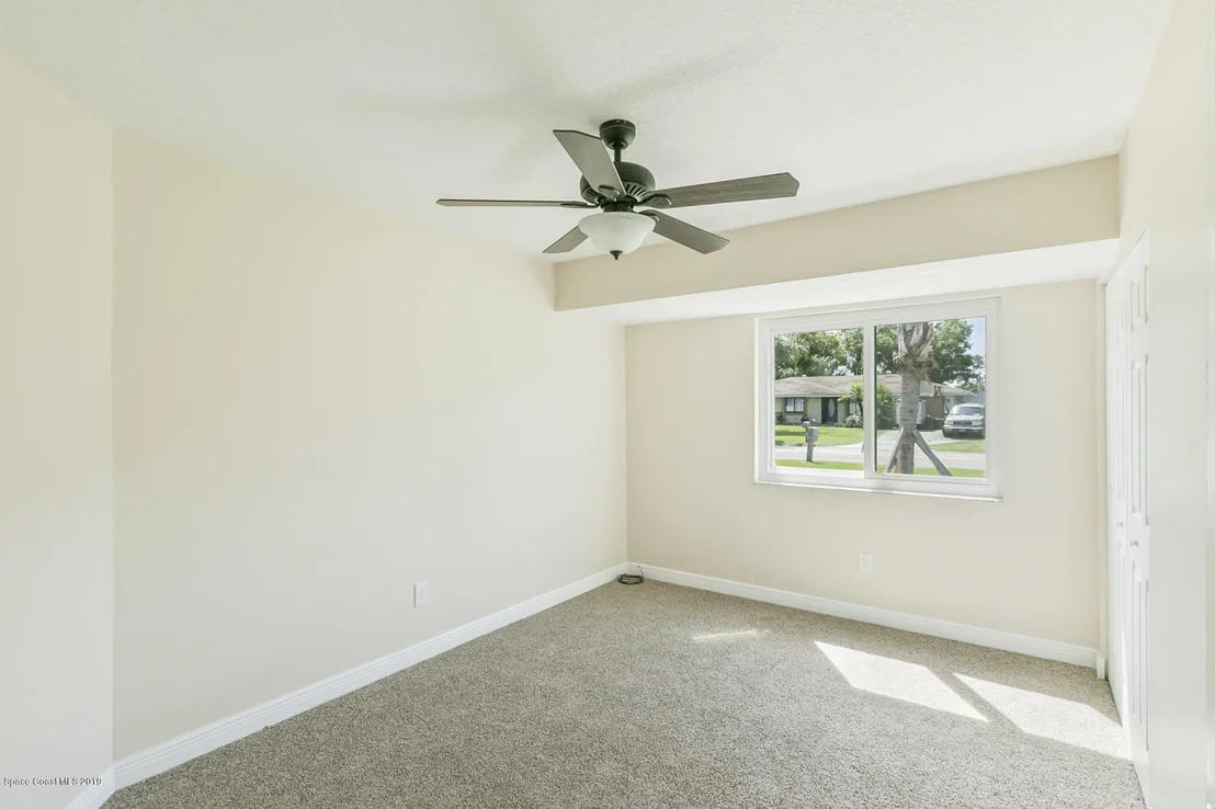 Photo of 974 Mariposa Drive NE