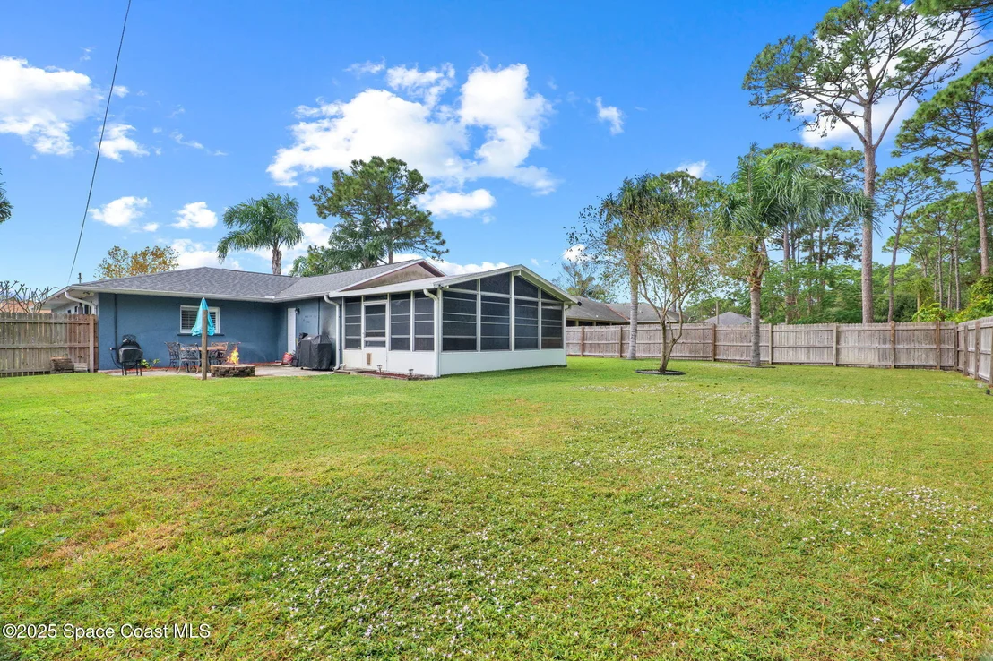 Photo of 999 Emerald Road SE