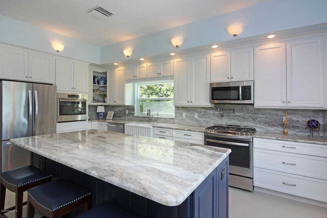 Photo of 5870 Riverside Drive