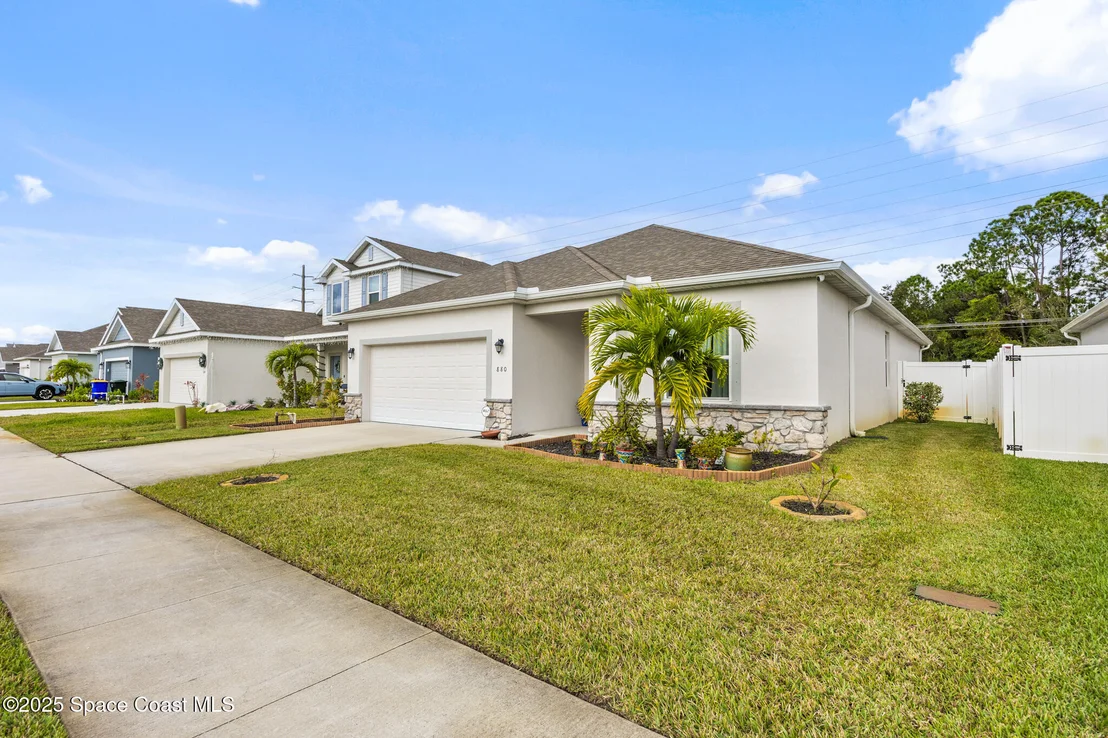 Photo of 880 Covington Court