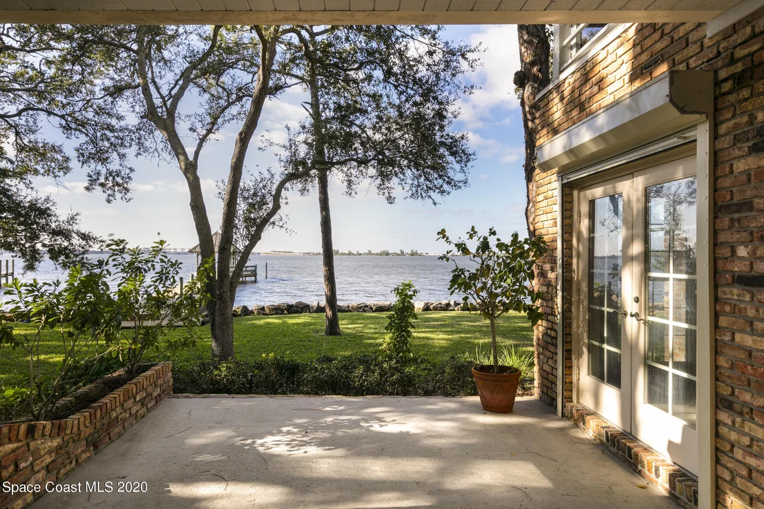 Photo of 1316 S Riverside Drive