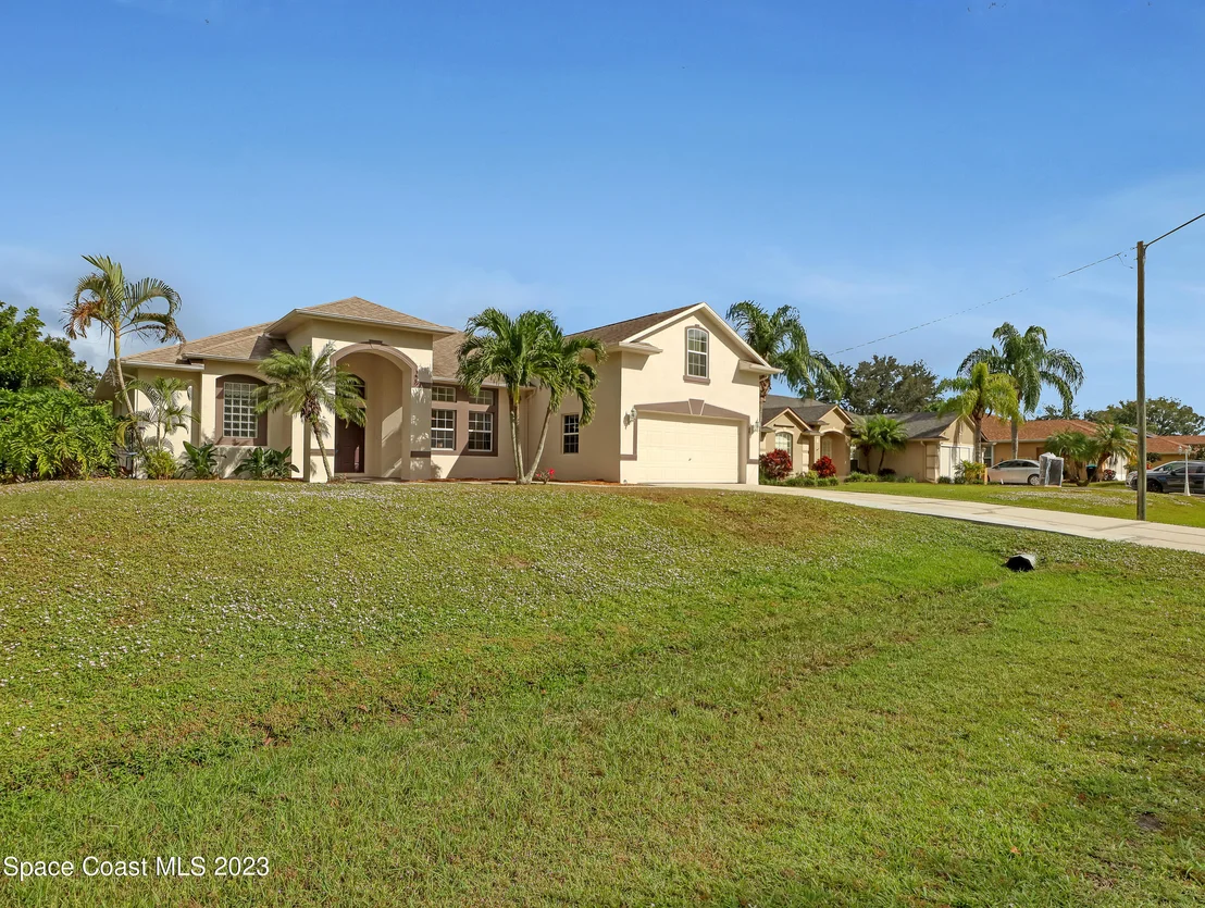 Photo of 1663 Dozier Circle SE