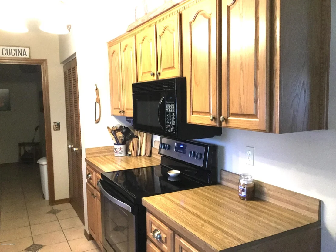 Photo of 998 Lyons Circle NW