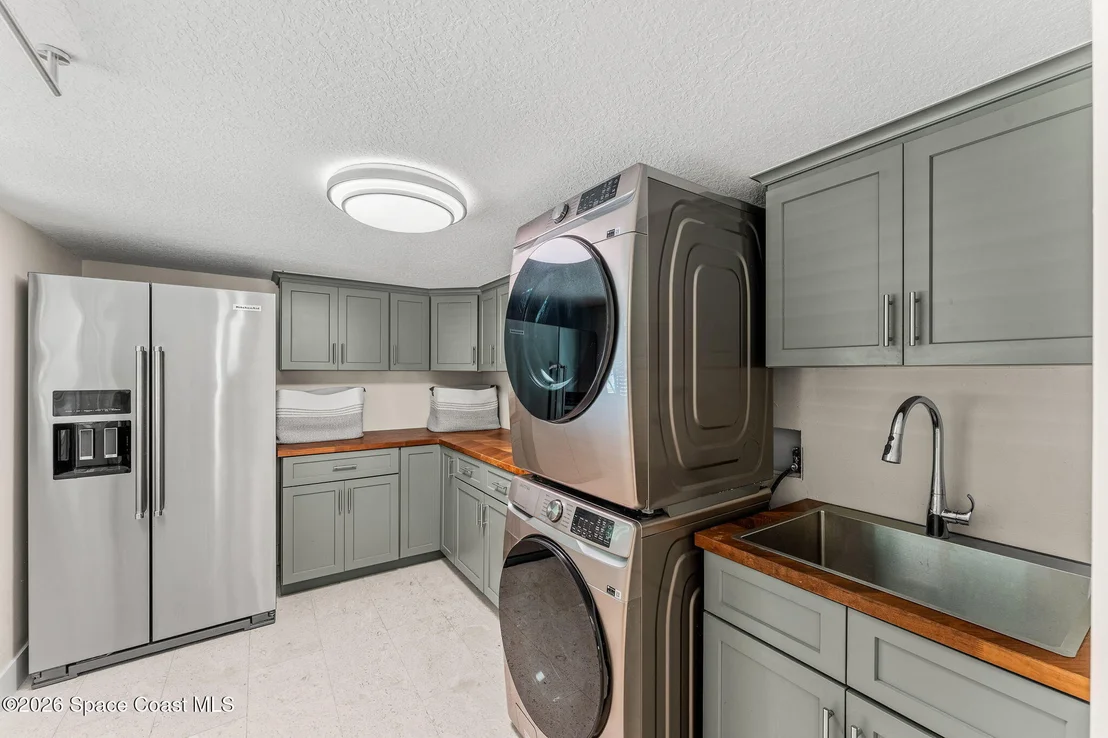 Photo of 207 Riverside Drive