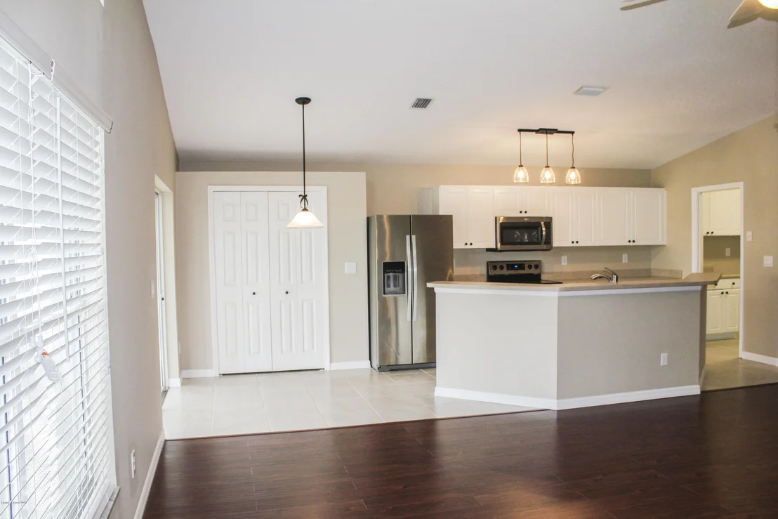 Photo of 881 Villa Drive