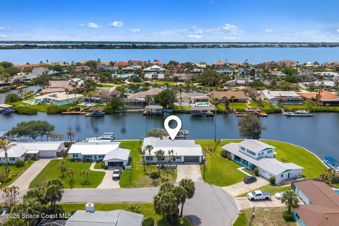 Photo of 213 River Road