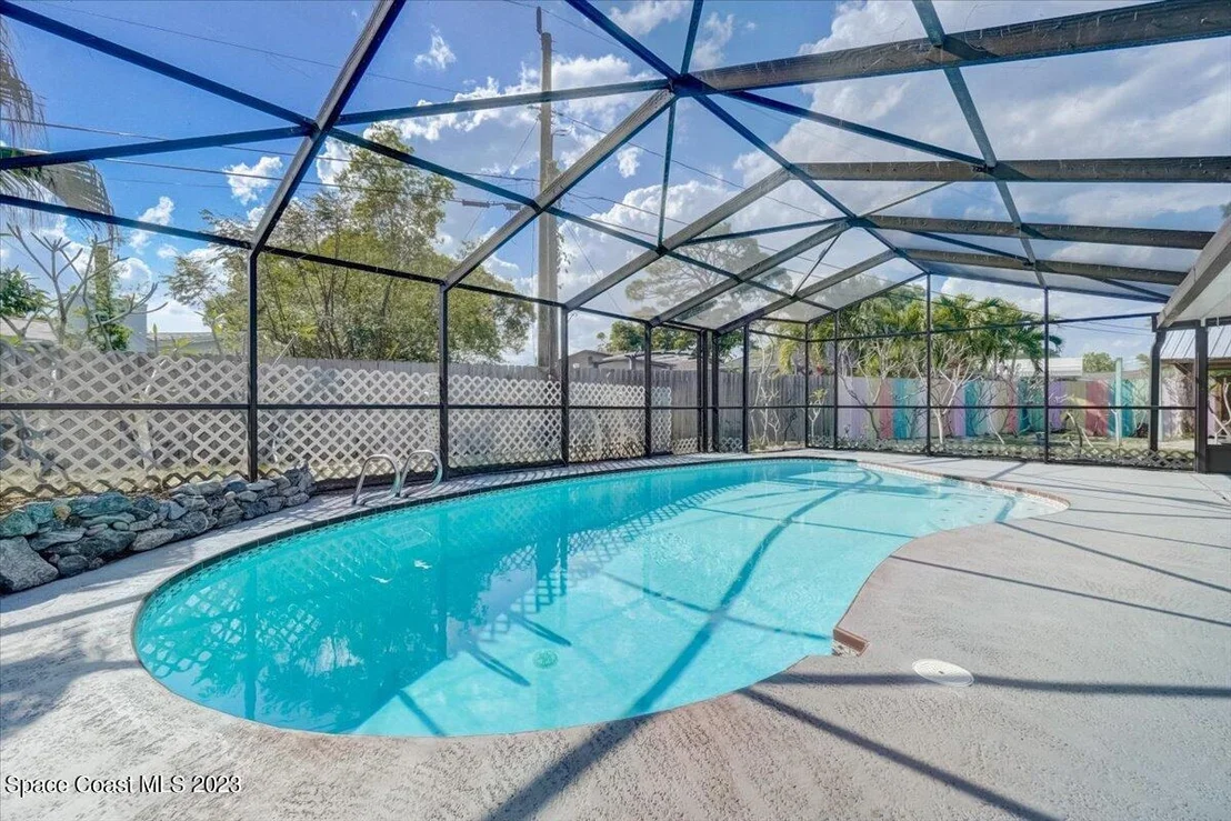 Photo of 953 Lexington Road