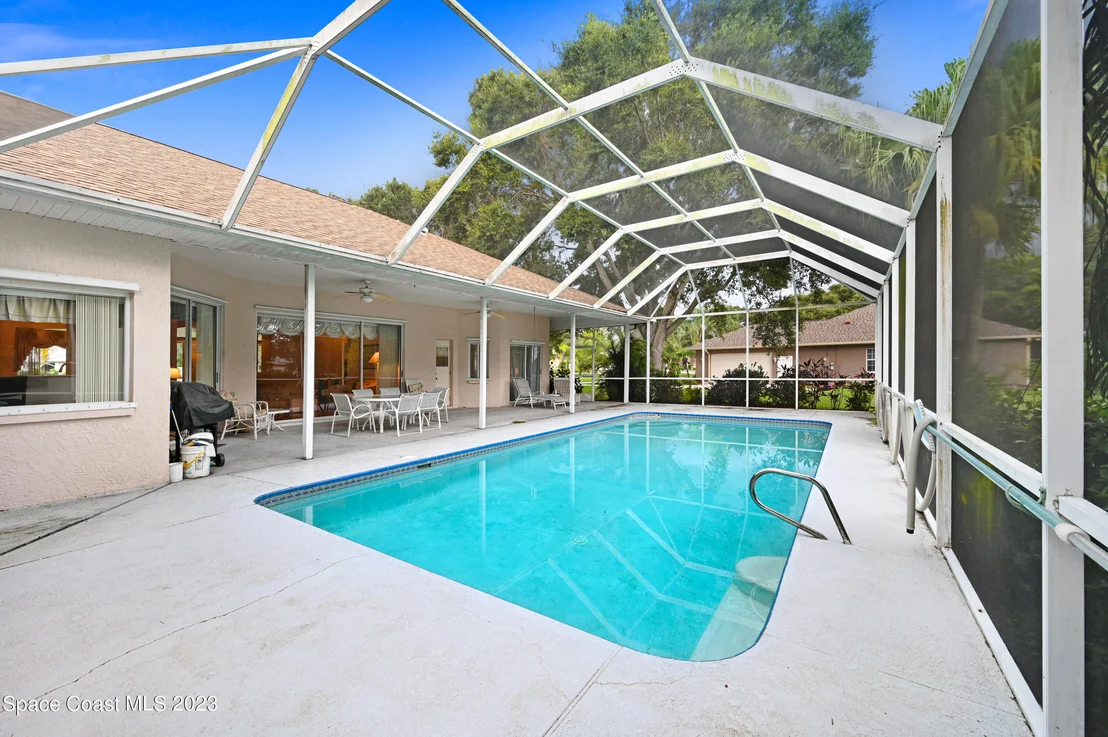 Photo of 2180 Royal Oaks Drive