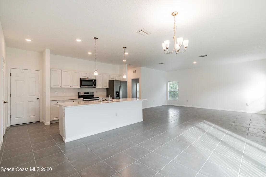 Photo of 850 Lyons Cir Circle NW