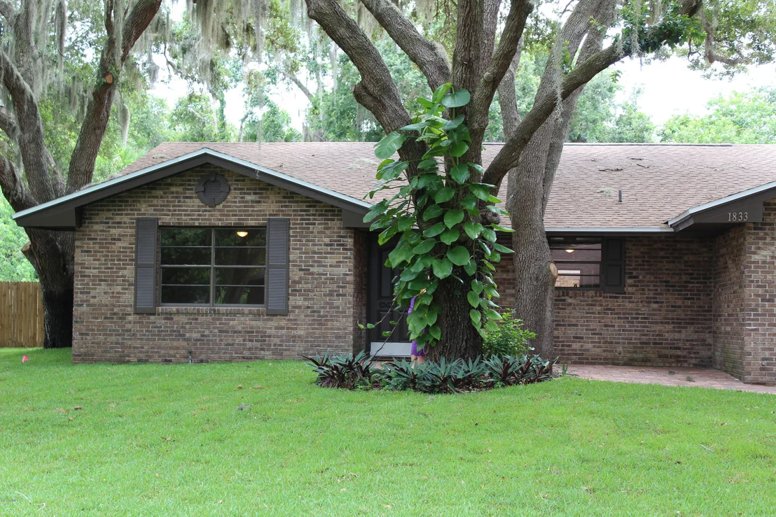 Photo of 1833 Oakwood