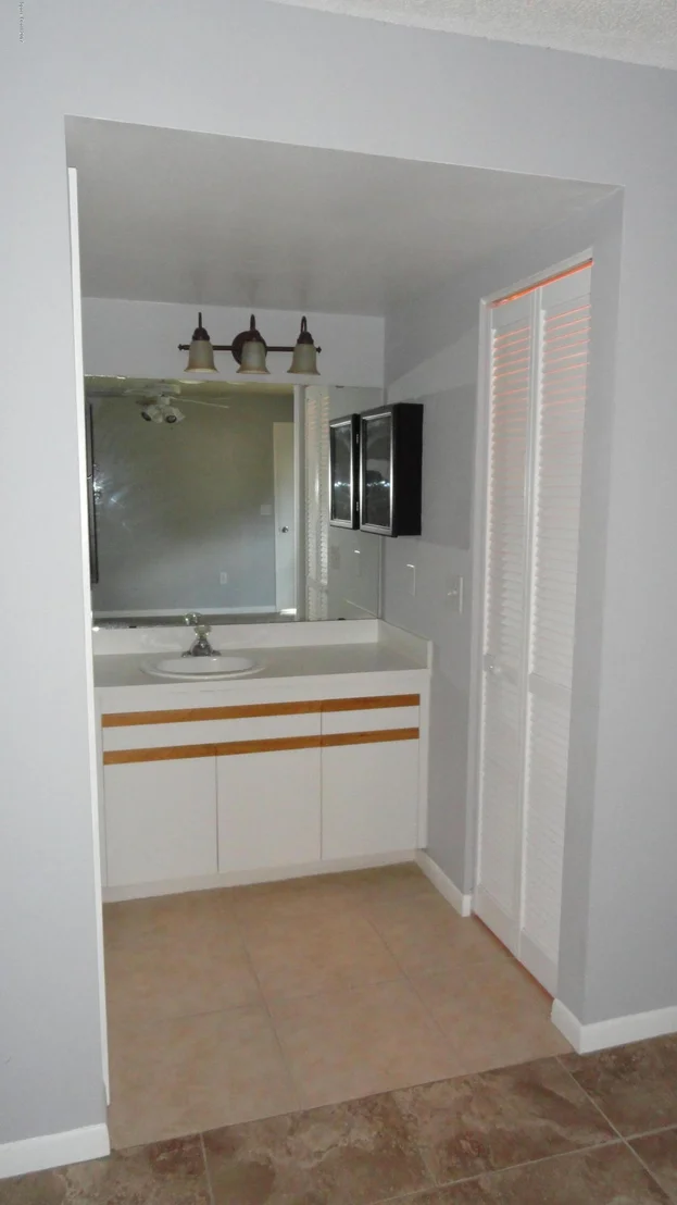 Photo of 6836 Cecil Road