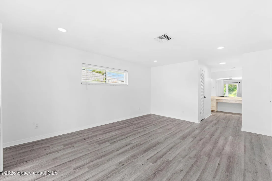 Photo of 1512 Meadowbrook Road NE